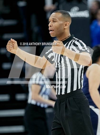 Thumbnail 3 in Rolling Hills Prep vs. Woodside Priory (CIF State D4 Final) photogallery.