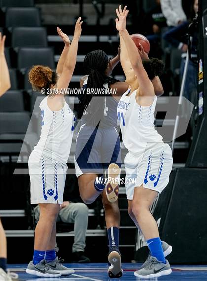 Thumbnail 1 in Rolling Hills Prep vs. Woodside Priory (CIF State D4 Final) photogallery.