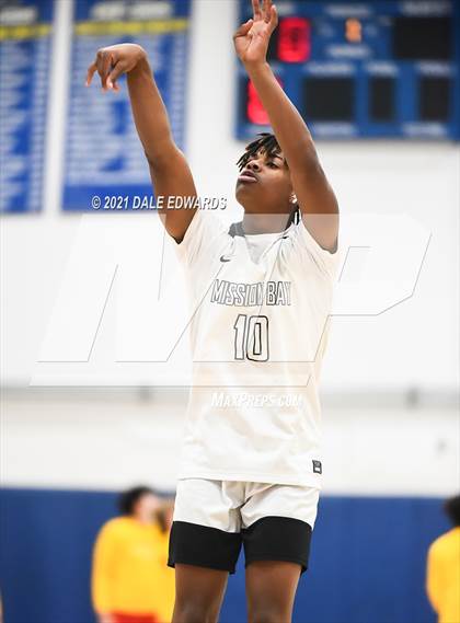 Thumbnail 2 in Mt Carmel vs Mission Bay (Mira Mesa Marauders JV Classic) photogallery.