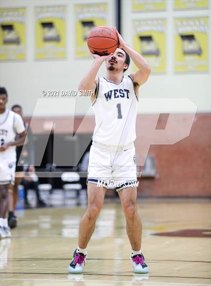 Thumbnail 1 in Lee's Summit West vs Ruskin (Summit Grill Shootout) photogallery.