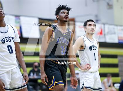 Thumbnail 3 in Lee's Summit West vs Ruskin (Summit Grill Shootout) photogallery.