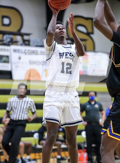 Thumbnail 1 in Lee's Summit West vs Ruskin (Summit Grill Shootout) photogallery.