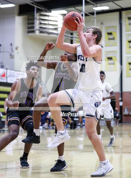 Thumbnail 1 in Lee's Summit West vs Ruskin (Summit Grill Shootout) photogallery.