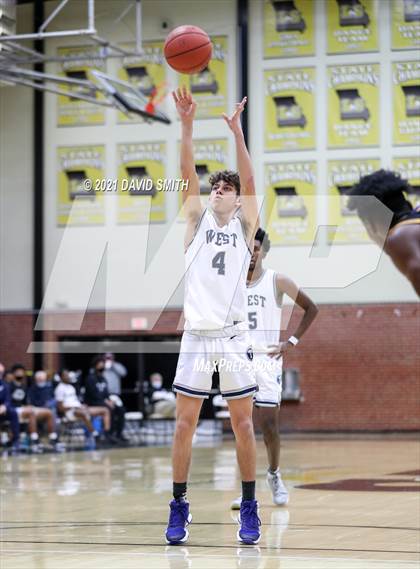 Thumbnail 2 in Lee's Summit West vs Ruskin (Summit Grill Shootout) photogallery.