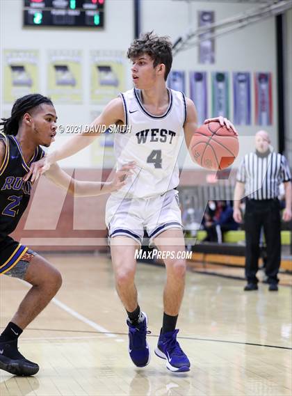 Thumbnail 3 in Lee's Summit West vs Ruskin (Summit Grill Shootout) photogallery.
