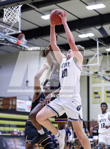 Thumbnail 2 in Lee's Summit West vs Ruskin (Summit Grill Shootout) photogallery.