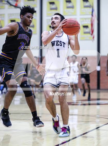 Thumbnail 1 in Lee's Summit West vs Ruskin (Summit Grill Shootout) photogallery.