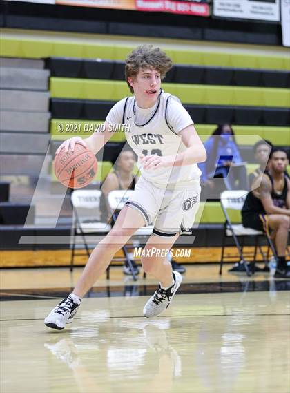 Thumbnail 2 in Lee's Summit West vs Ruskin (Summit Grill Shootout) photogallery.