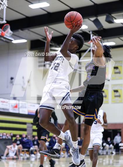 Thumbnail 1 in Lee's Summit West vs Ruskin (Summit Grill Shootout) photogallery.