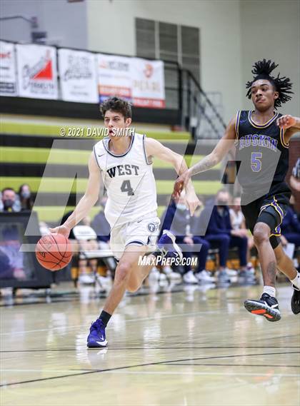 Thumbnail 1 in Lee's Summit West vs Ruskin (Summit Grill Shootout) photogallery.