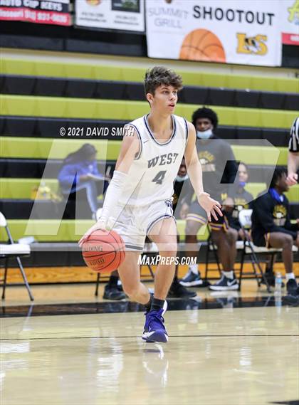 Thumbnail 1 in Lee's Summit West vs Ruskin (Summit Grill Shootout) photogallery.