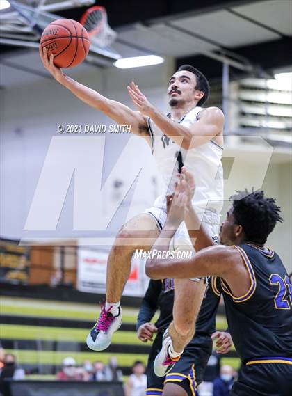 Thumbnail 2 in Lee's Summit West vs Ruskin (Summit Grill Shootout) photogallery.