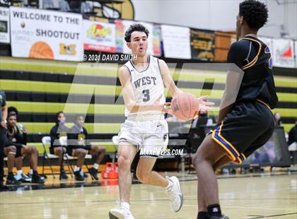 Thumbnail 2 in Lee's Summit West vs Ruskin (Summit Grill Shootout) photogallery.