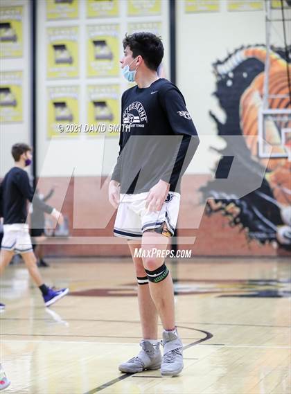 Thumbnail 2 in Lee's Summit West vs Ruskin (Summit Grill Shootout) photogallery.