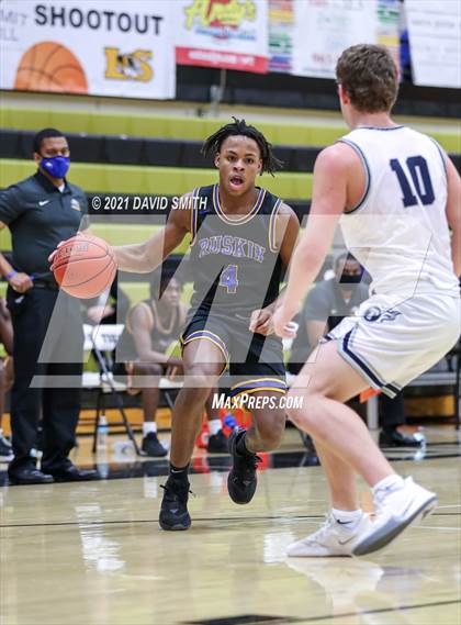 Thumbnail 3 in Lee's Summit West vs Ruskin (Summit Grill Shootout) photogallery.