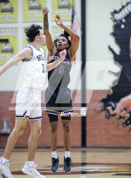 Thumbnail 1 in Lee's Summit West vs Ruskin (Summit Grill Shootout) photogallery.