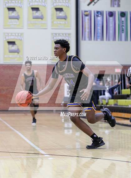 Thumbnail 1 in Lee's Summit West vs Ruskin (Summit Grill Shootout) photogallery.
