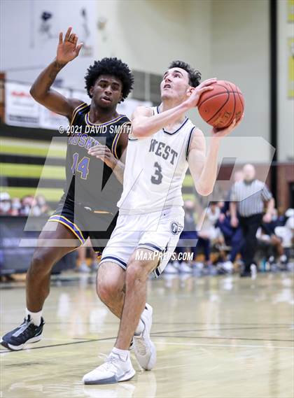 Thumbnail 3 in Lee's Summit West vs Ruskin (Summit Grill Shootout) photogallery.