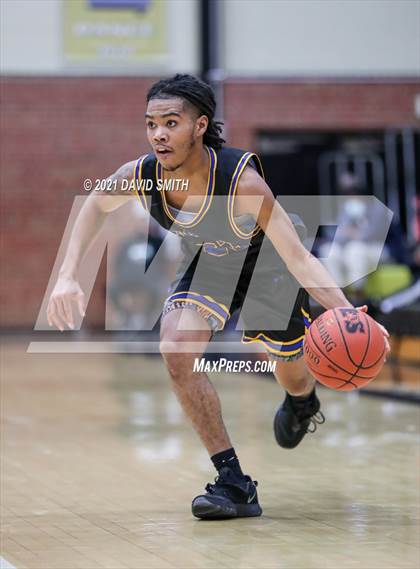 Thumbnail 1 in Lee's Summit West vs Ruskin (Summit Grill Shootout) photogallery.