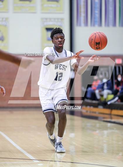 Thumbnail 1 in Lee's Summit West vs Ruskin (Summit Grill Shootout) photogallery.