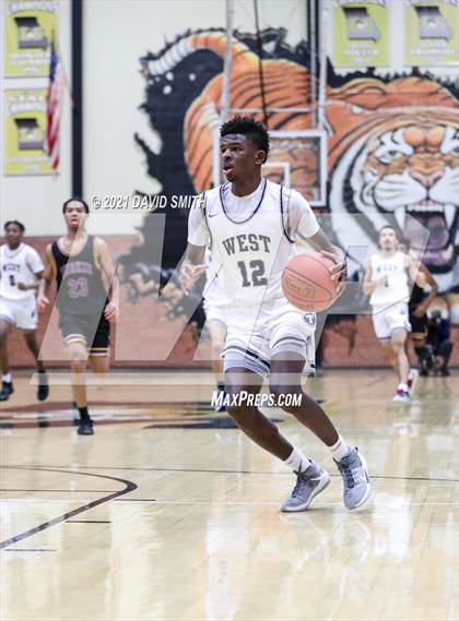Thumbnail 2 in Lee's Summit West vs Ruskin (Summit Grill Shootout) photogallery.
