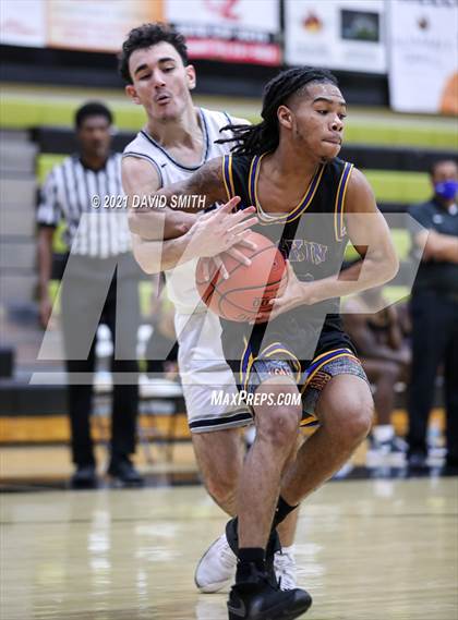 Thumbnail 2 in Lee's Summit West vs Ruskin (Summit Grill Shootout) photogallery.