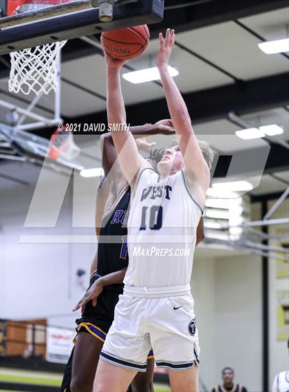 Thumbnail 3 in Lee's Summit West vs Ruskin (Summit Grill Shootout) photogallery.