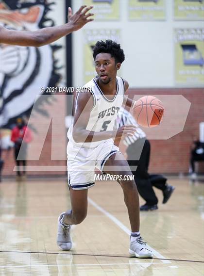 Thumbnail 1 in Lee's Summit West vs Ruskin (Summit Grill Shootout) photogallery.