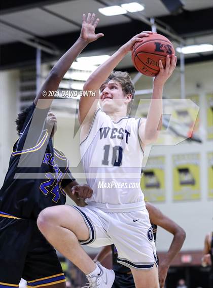 Thumbnail 1 in Lee's Summit West vs Ruskin (Summit Grill Shootout) photogallery.