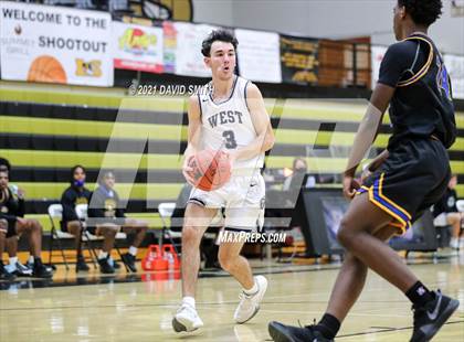 Thumbnail 1 in Lee's Summit West vs Ruskin (Summit Grill Shootout) photogallery.