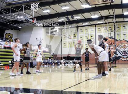 Thumbnail 3 in Lee's Summit West vs Ruskin (Summit Grill Shootout) photogallery.