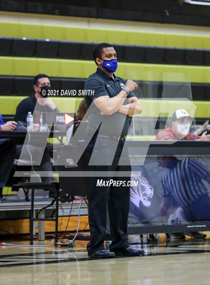 Thumbnail 2 in Lee's Summit West vs Ruskin (Summit Grill Shootout) photogallery.