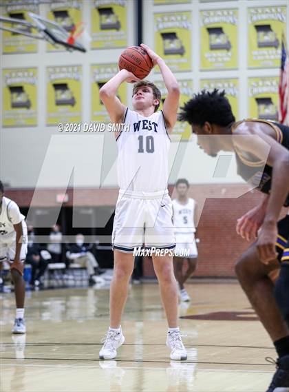 Thumbnail 3 in Lee's Summit West vs Ruskin (Summit Grill Shootout) photogallery.