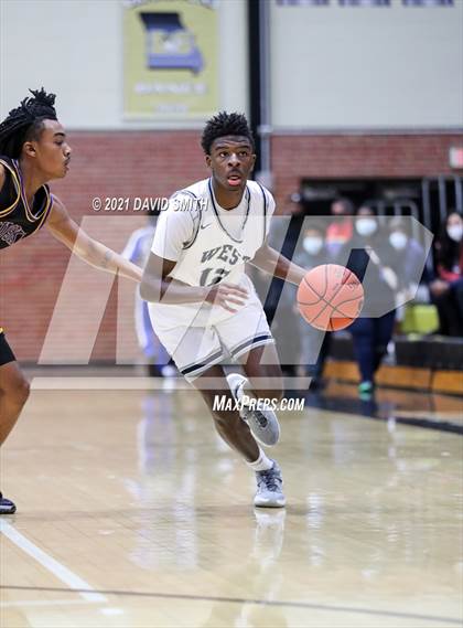 Thumbnail 2 in Lee's Summit West vs Ruskin (Summit Grill Shootout) photogallery.