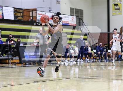 Thumbnail 3 in Lee's Summit West vs Ruskin (Summit Grill Shootout) photogallery.