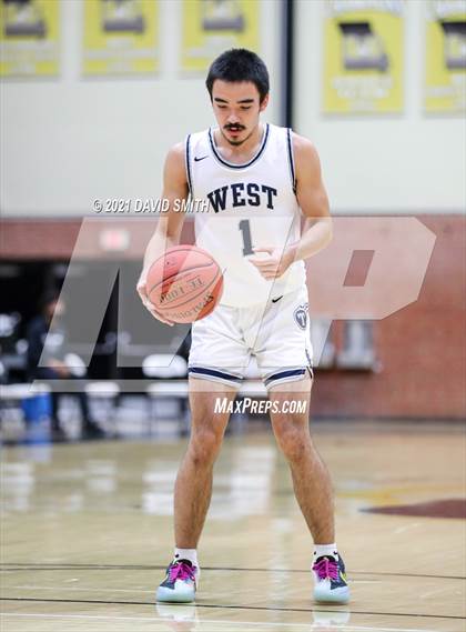 Thumbnail 3 in Lee's Summit West vs Ruskin (Summit Grill Shootout) photogallery.