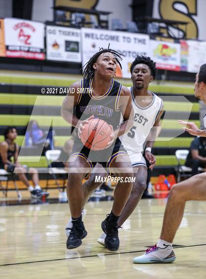 Thumbnail 1 in Lee's Summit West vs Ruskin (Summit Grill Shootout) photogallery.