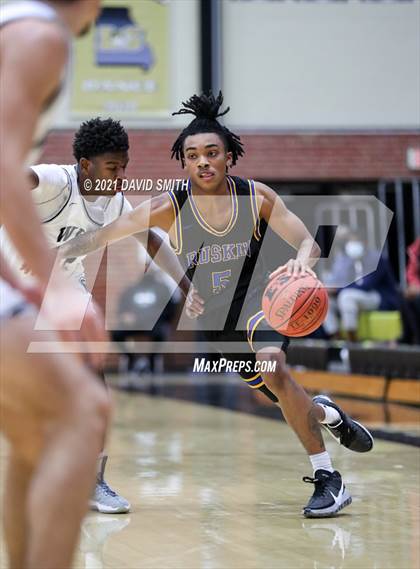 Thumbnail 3 in Lee's Summit West vs Ruskin (Summit Grill Shootout) photogallery.