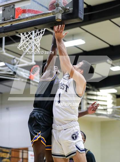 Thumbnail 3 in Lee's Summit West vs Ruskin (Summit Grill Shootout) photogallery.
