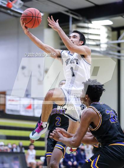 Thumbnail 1 in Lee's Summit West vs Ruskin (Summit Grill Shootout) photogallery.