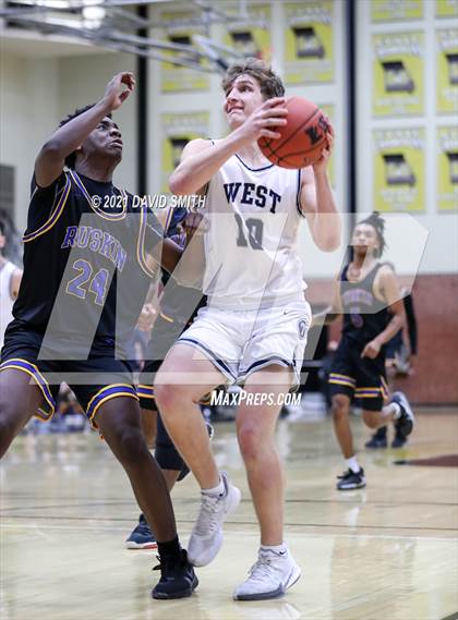 Thumbnail 2 in Lee's Summit West vs Ruskin (Summit Grill Shootout) photogallery.