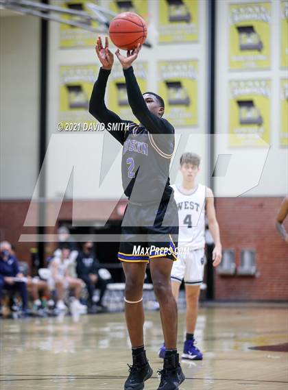 Thumbnail 2 in Lee's Summit West vs Ruskin (Summit Grill Shootout) photogallery.