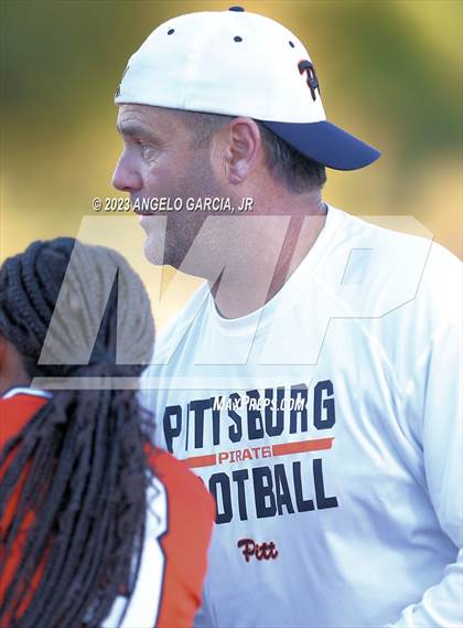 Thumbnail 3 in Antioch vs Pittsburg photogallery.