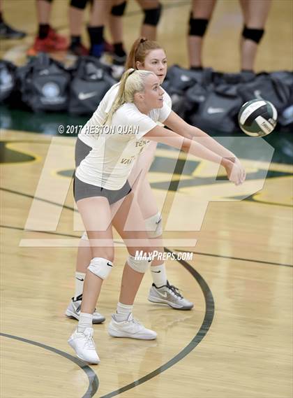Thumbnail 3 in Los Alamitos vs. Temecula Valley (Dave Mohs Tournament) photogallery.
