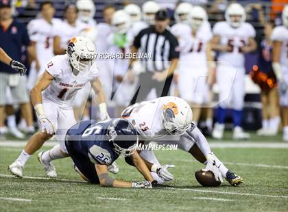 Thumbnail 2 in Eastside Catholic vs Gonzaga Prep (Emerald City Kickoff Classic) photogallery.