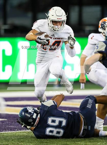 Thumbnail 2 in Eastside Catholic vs Gonzaga Prep (Emerald City Kickoff Classic) photogallery.