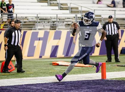 Thumbnail 2 in Eastside Catholic vs Gonzaga Prep (Emerald City Kickoff Classic) photogallery.