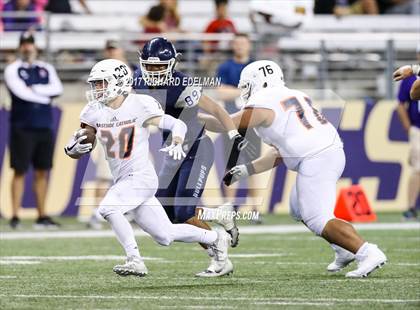 Thumbnail 2 in Eastside Catholic vs Gonzaga Prep (Emerald City Kickoff Classic) photogallery.