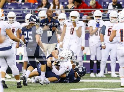Thumbnail 2 in Eastside Catholic vs Gonzaga Prep (Emerald City Kickoff Classic) photogallery.