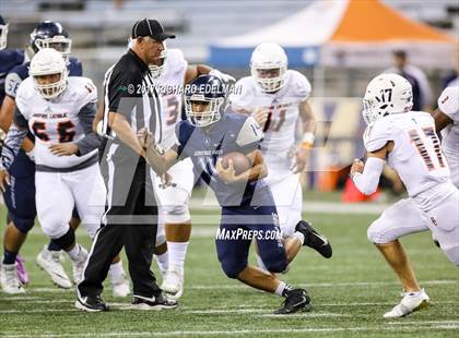 Thumbnail 3 in Eastside Catholic vs Gonzaga Prep (Emerald City Kickoff Classic) photogallery.
